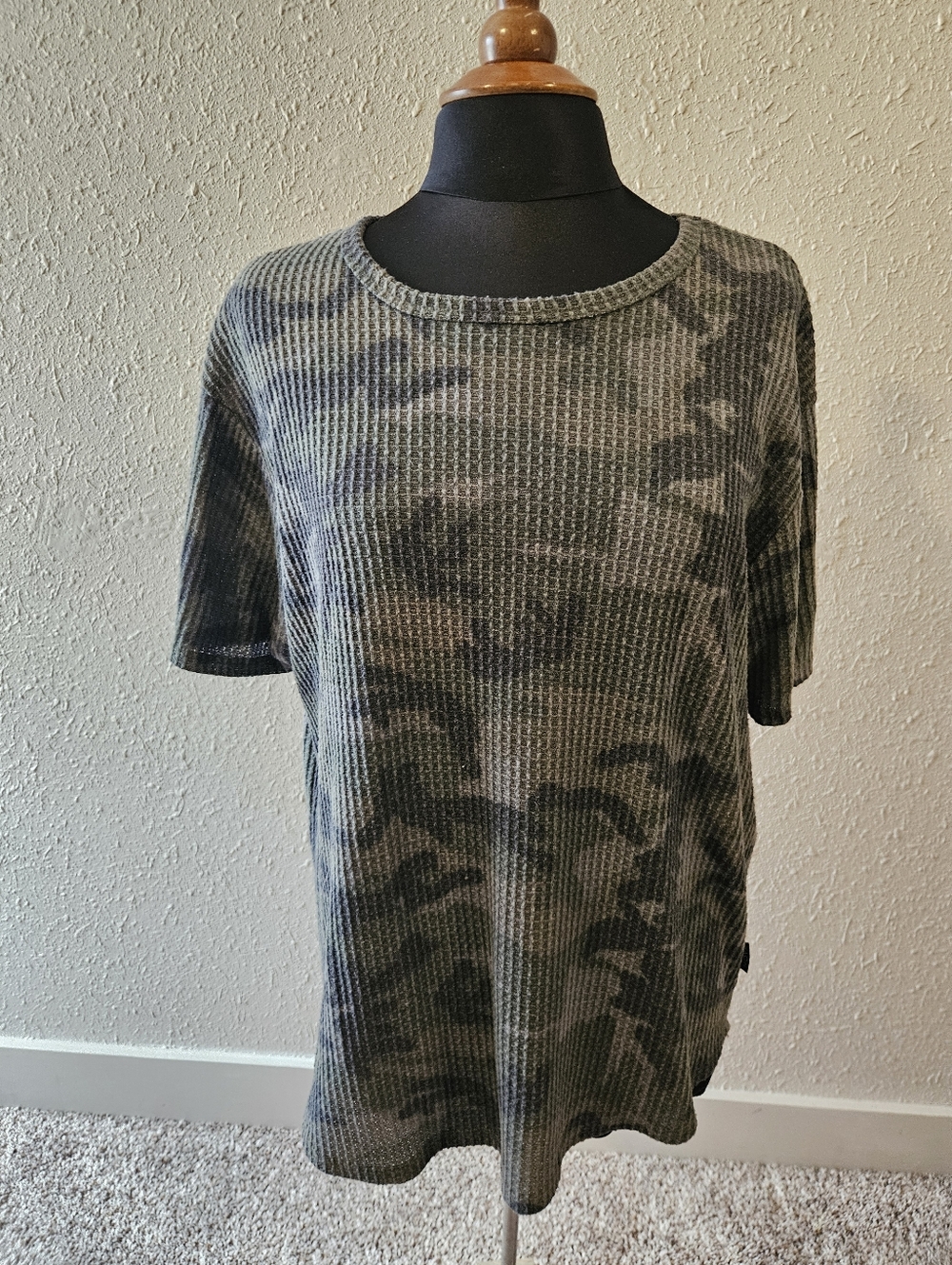 NOVA Ribbed Knit Short Sleeve Long Top - Olive Camo Tones